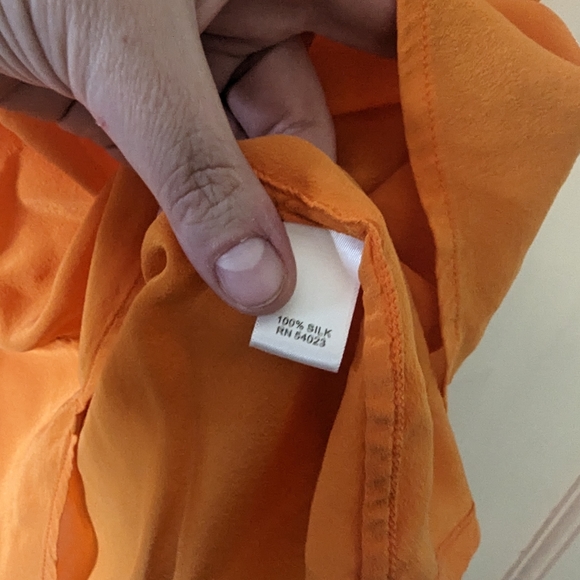 Banana Republic Size 6 Silk Blouse - Picture 6 of 9